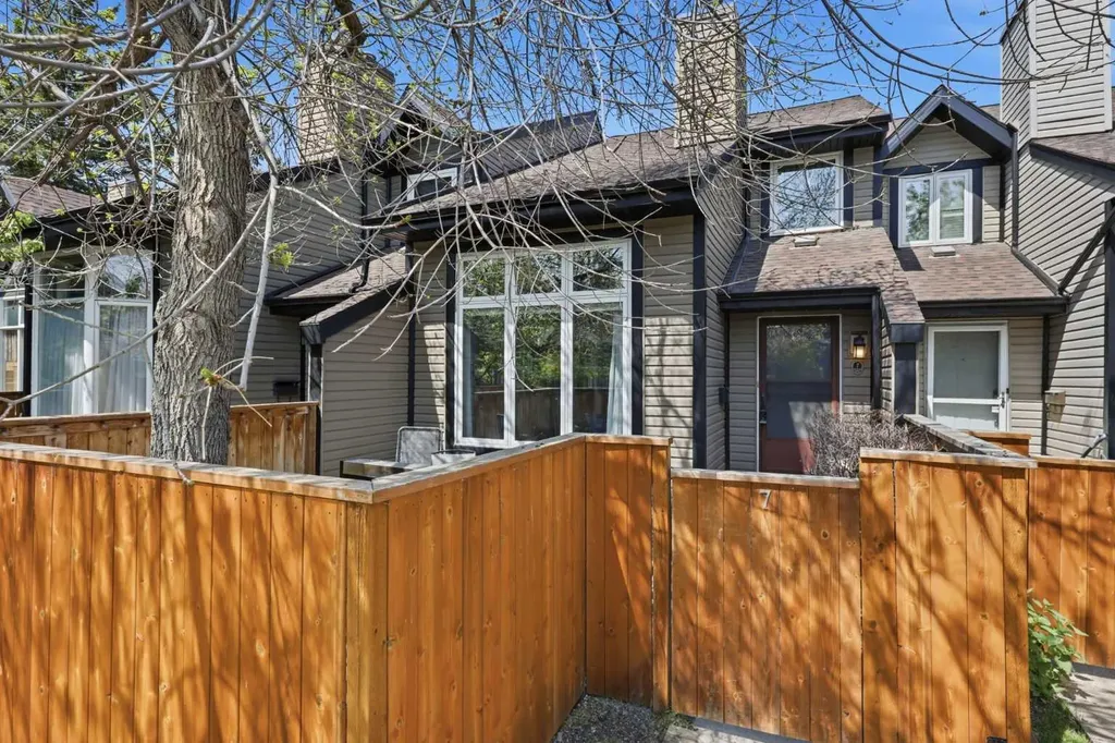 12625 24 Street SW Calgary AB T2W 4B1