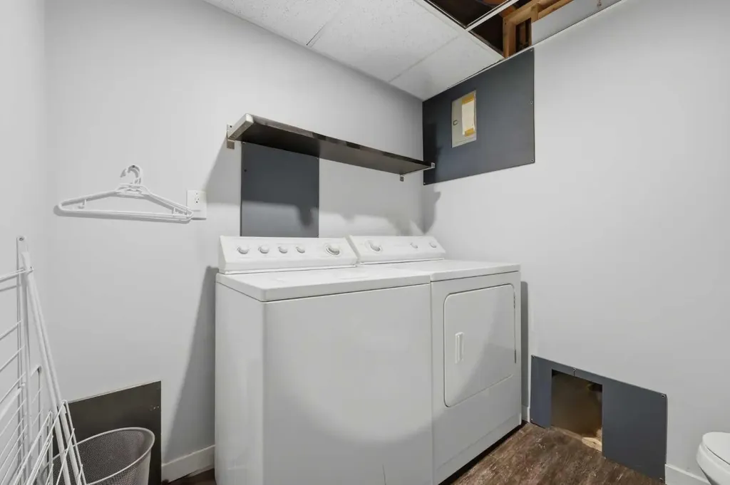 12625 24 Street SW Calgary AB T2W 4B1