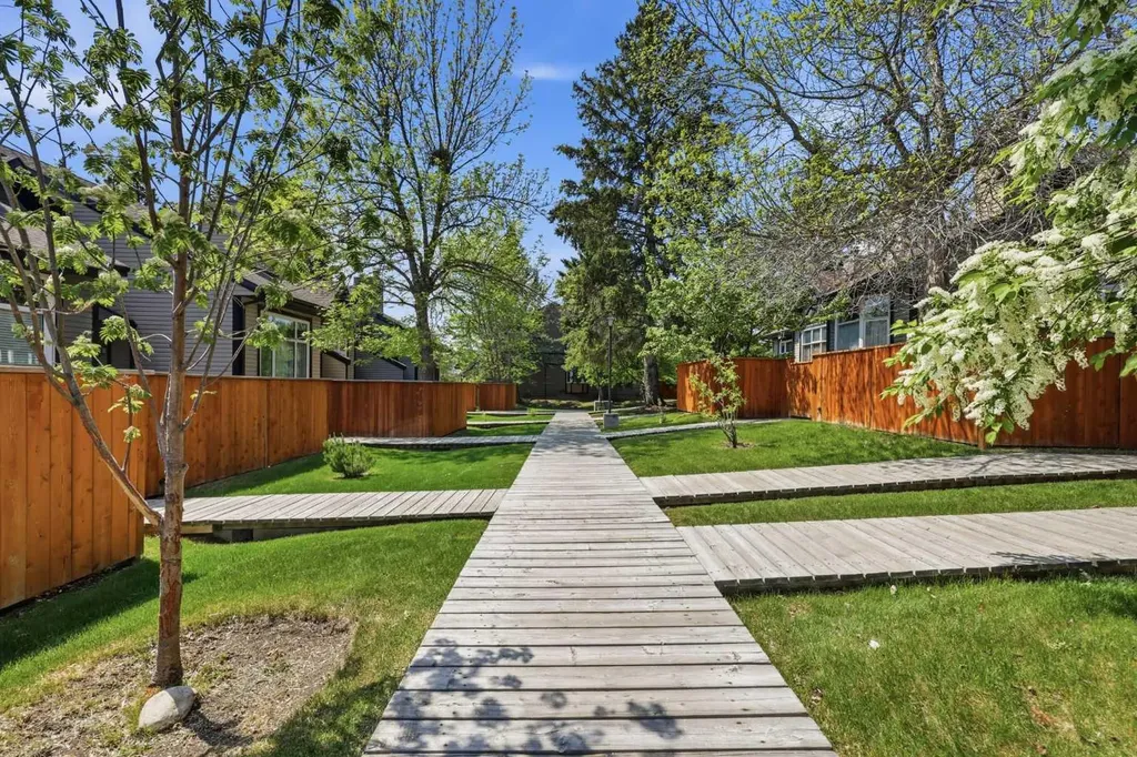 12625 24 Street SW Calgary AB T2W 4B1