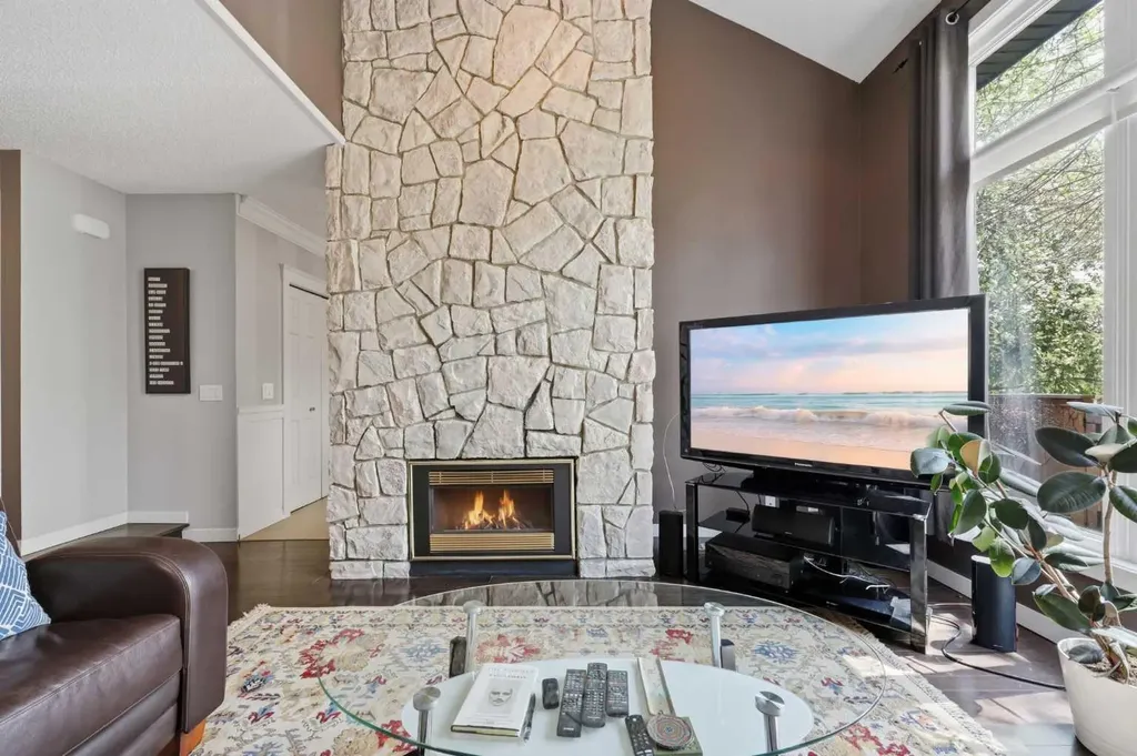 12625 24 Street SW Calgary AB T2W 4B1
