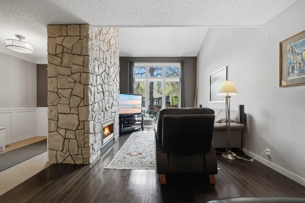 12625 24 Street SW Calgary AB T2W 4B1