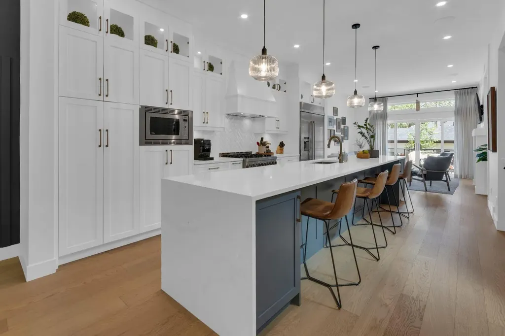 4204 16a Street SW Calgary AB T2T 4L4
