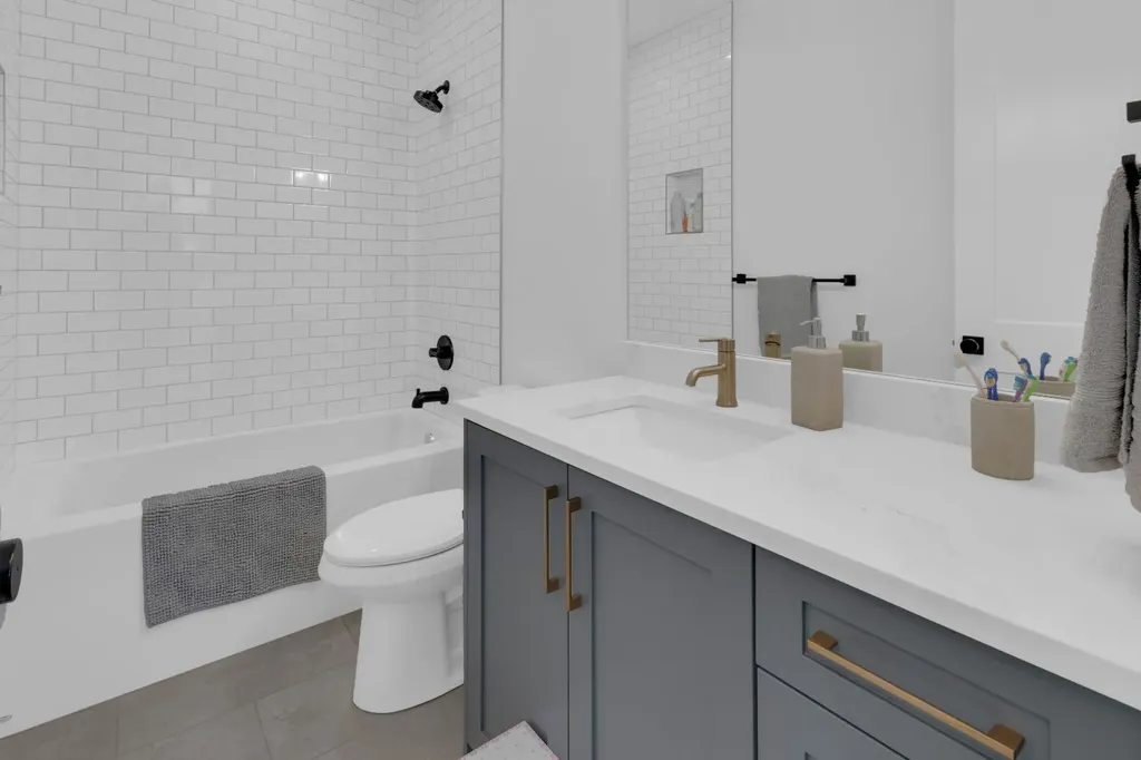 4204 16a Street SW Calgary AB T2T 4L4