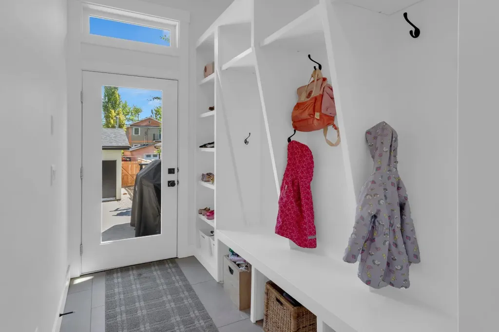 4204 16a Street SW Calgary AB T2T 4L4