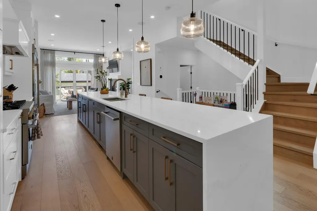 4204 16a Street SW Calgary AB T2T 4L4