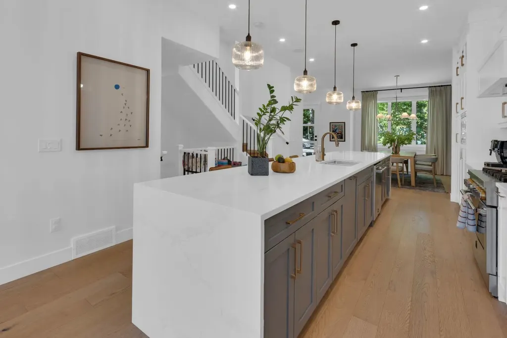 4204 16a Street SW Calgary AB T2T 4L4