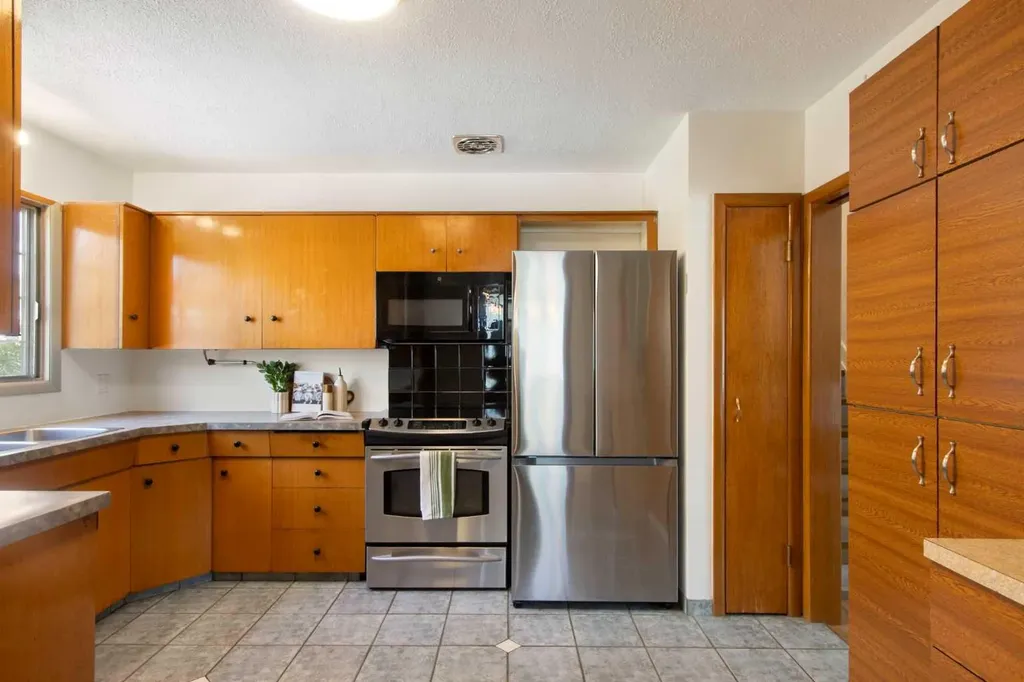 1948 Cottonwood Crescent SE Calgary AB T2B 1P6
