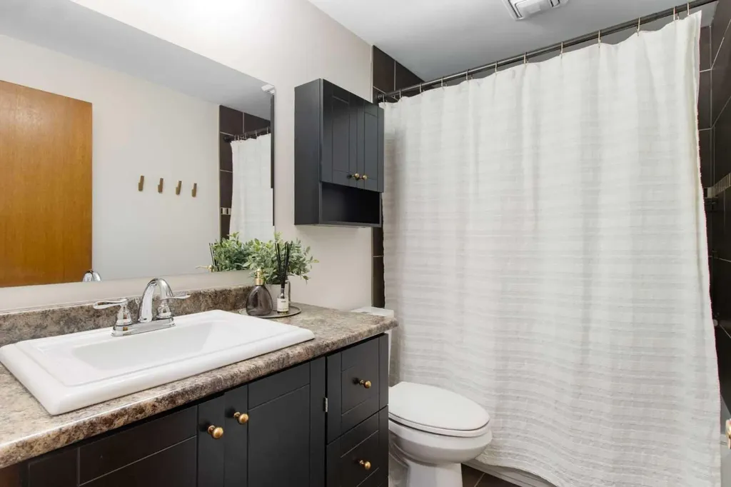 1948 Cottonwood Crescent SE Calgary AB T2B 1P6