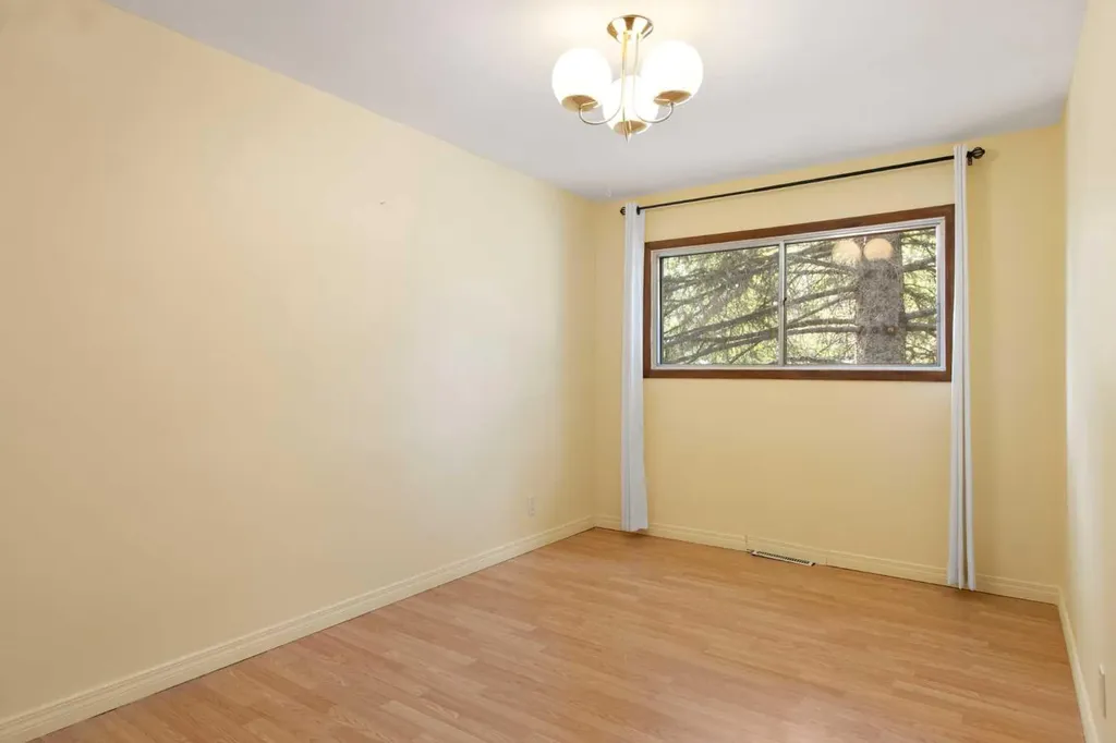 1948 Cottonwood Crescent SE Calgary AB T2B 1P6