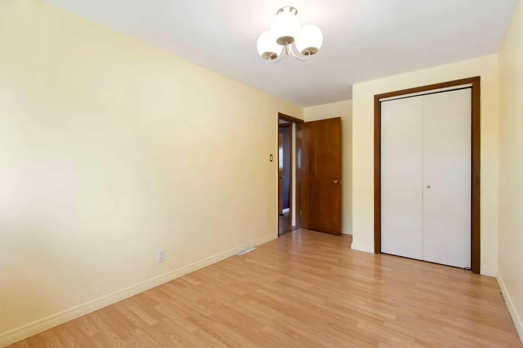 1948 Cottonwood Crescent SE Calgary AB T2B 1P6