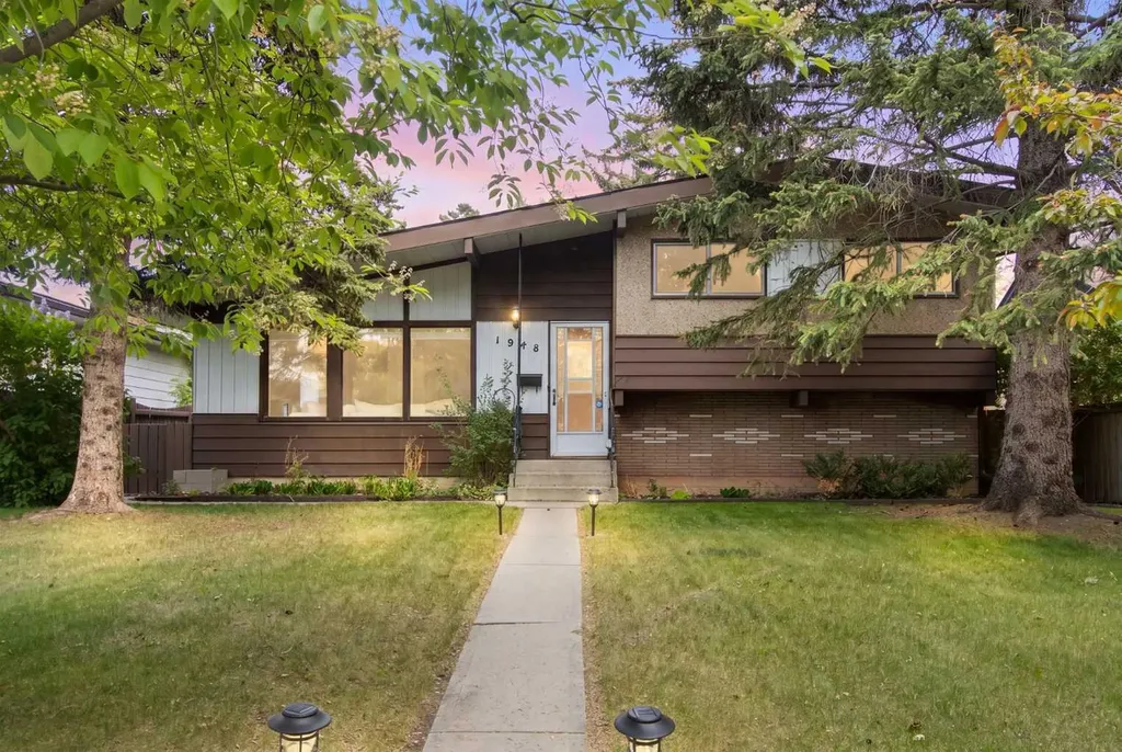 1948 Cottonwood Crescent SE Calgary AB T2B 1P6