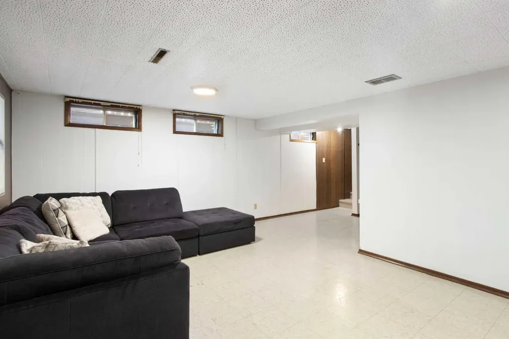1948 Cottonwood Crescent SE Calgary AB T2B 1P6