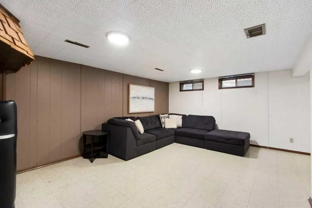 1948 Cottonwood Crescent SE Calgary AB T2B 1P6