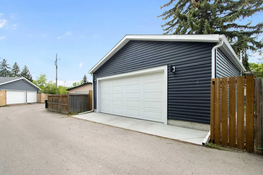 1948 Cottonwood Crescent SE Calgary AB T2B 1P6