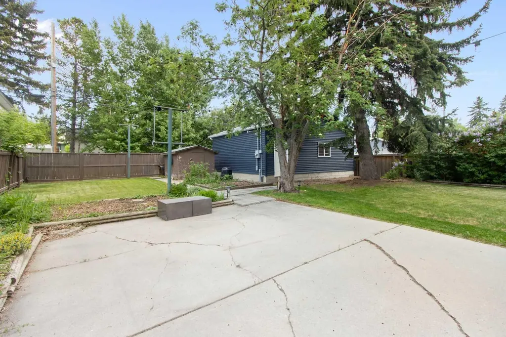 1948 Cottonwood Crescent SE Calgary AB T2B 1P6