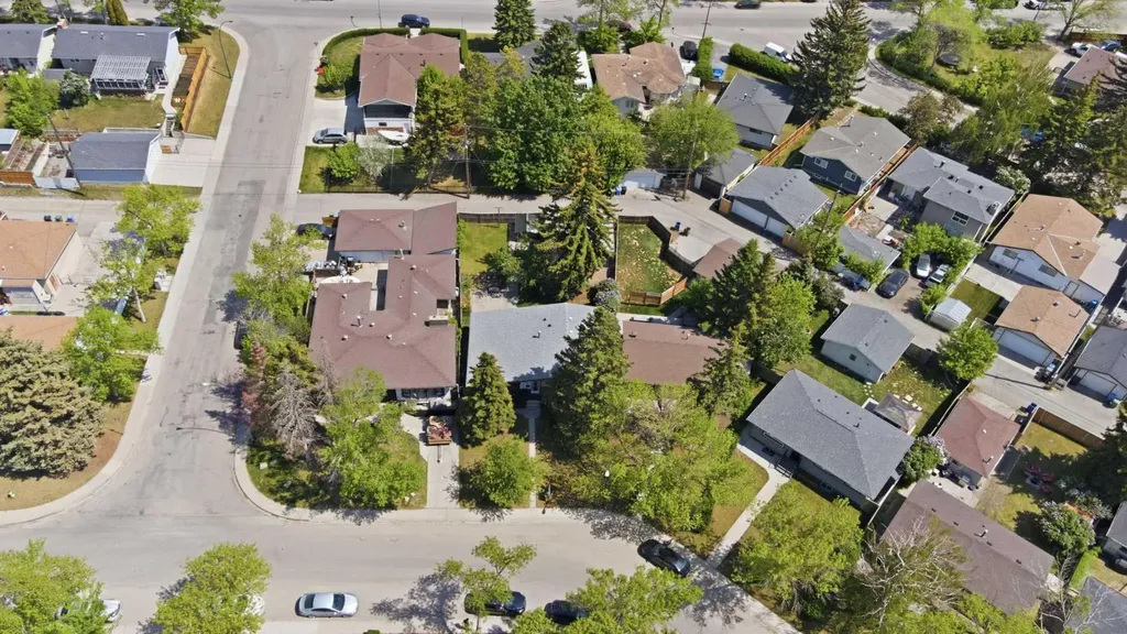 1948 Cottonwood Crescent SE Calgary AB T2B 1P6
