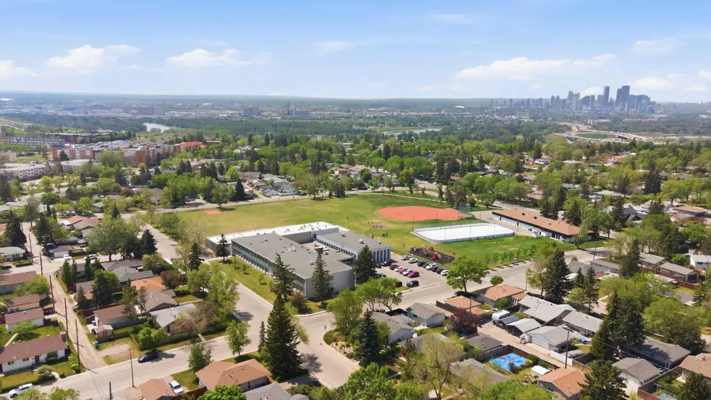 1948 Cottonwood Crescent SE Calgary AB T2B 1P6