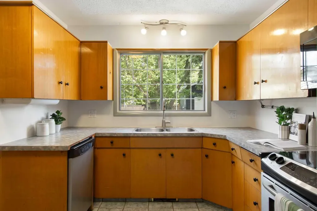 1948 Cottonwood Crescent SE Calgary AB T2B 1P6
