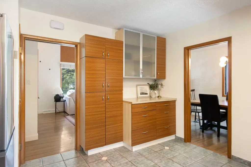 1948 Cottonwood Crescent SE Calgary AB T2B 1P6