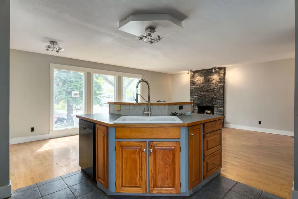 3 Berwick Close NW Calgary AB T3K1C3