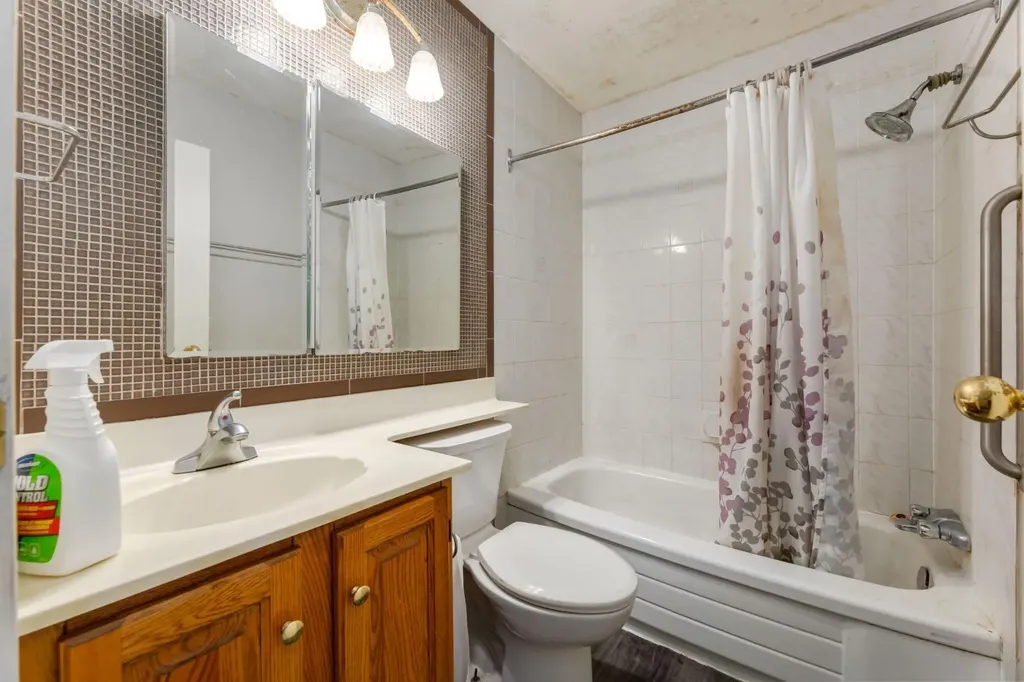 3 Berwick Close NW Calgary AB T3K1C3