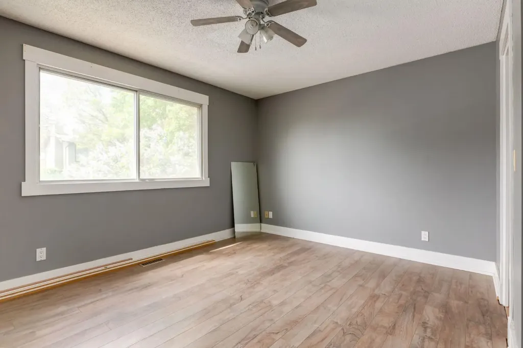 3 Berwick Close NW Calgary AB T3K1C3