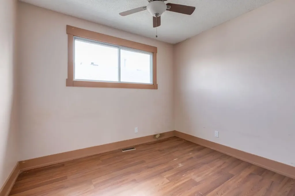 3 Berwick Close NW Calgary AB T3K1C3