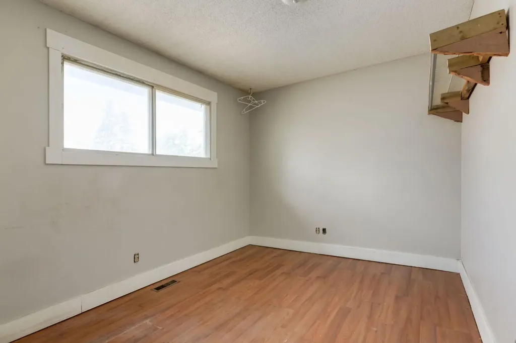 3 Berwick Close NW Calgary AB T3K1C3