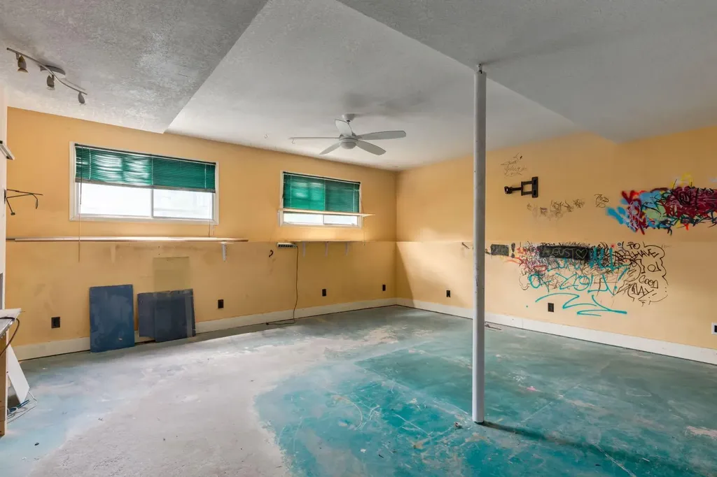 3 Berwick Close NW Calgary AB T3K1C3