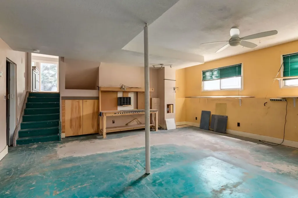 3 Berwick Close NW Calgary AB T3K1C3