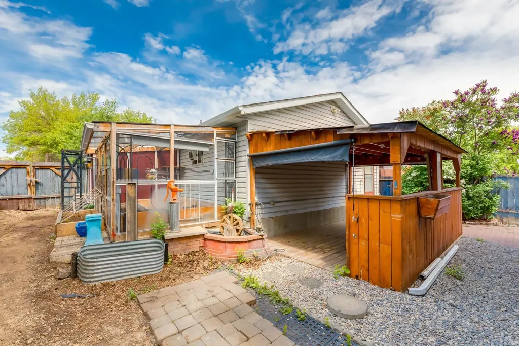 3 Berwick Close NW Calgary AB T3K1C3