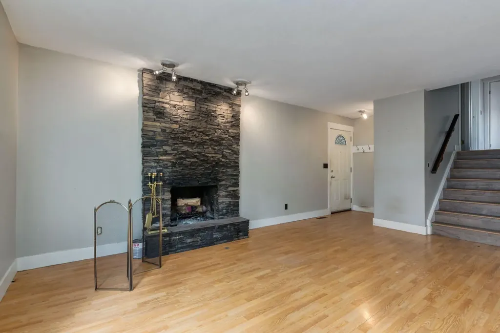 3 Berwick Close NW Calgary AB T3K1C3
