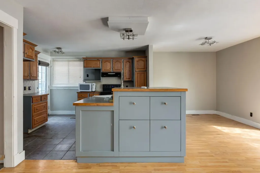 3 Berwick Close NW Calgary AB T3K1C3