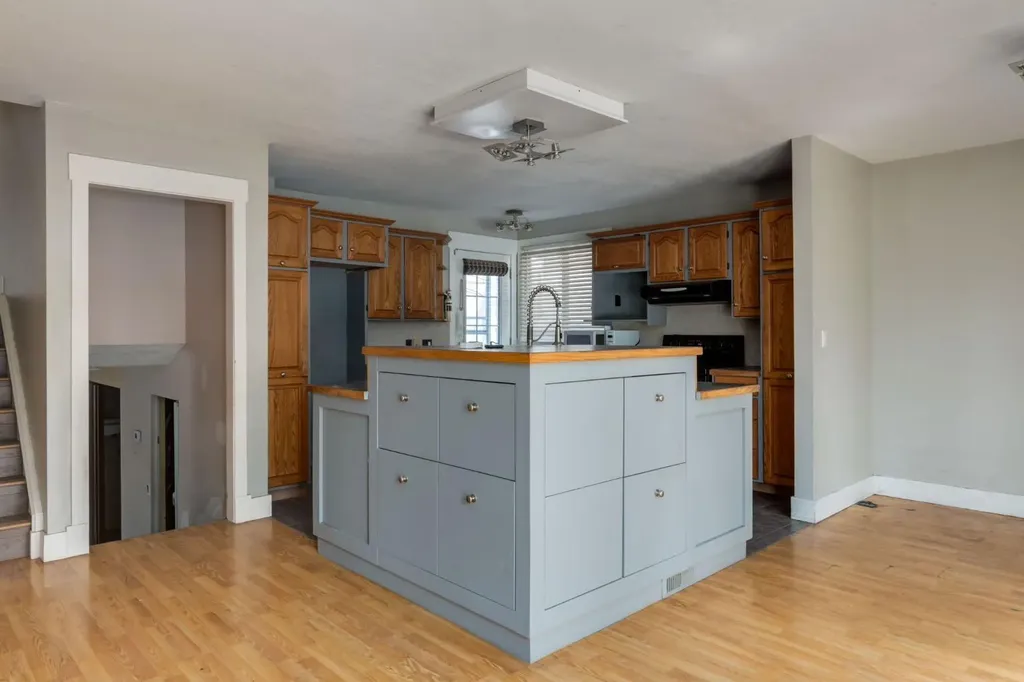 3 Berwick Close NW Calgary AB T3K1C3