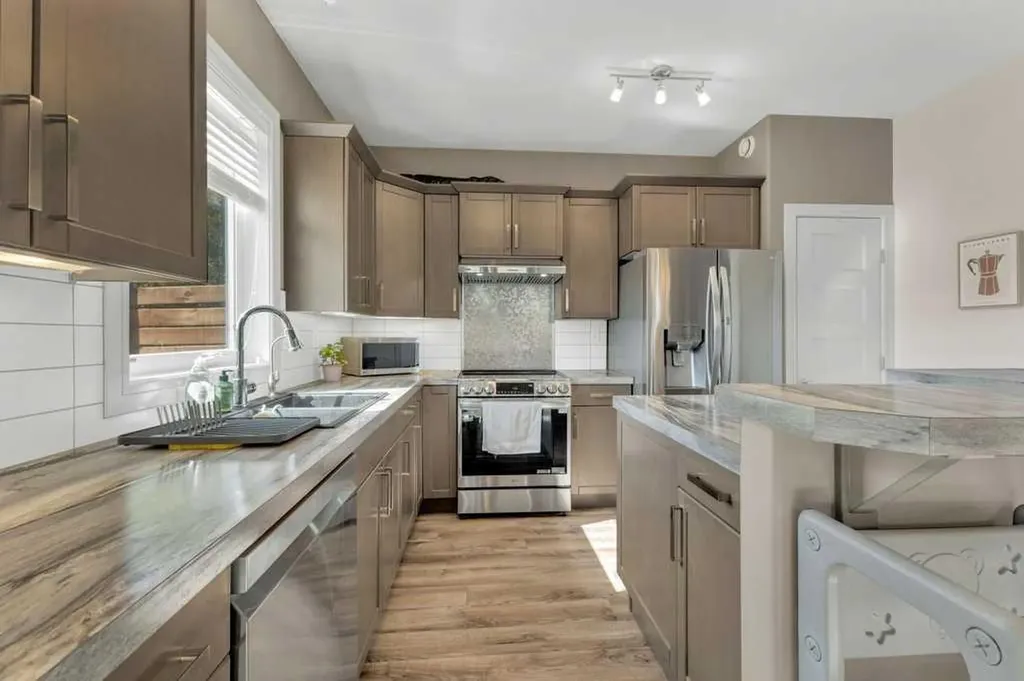 17 Mckelvey Close Blackfalds AB T4M 0B1