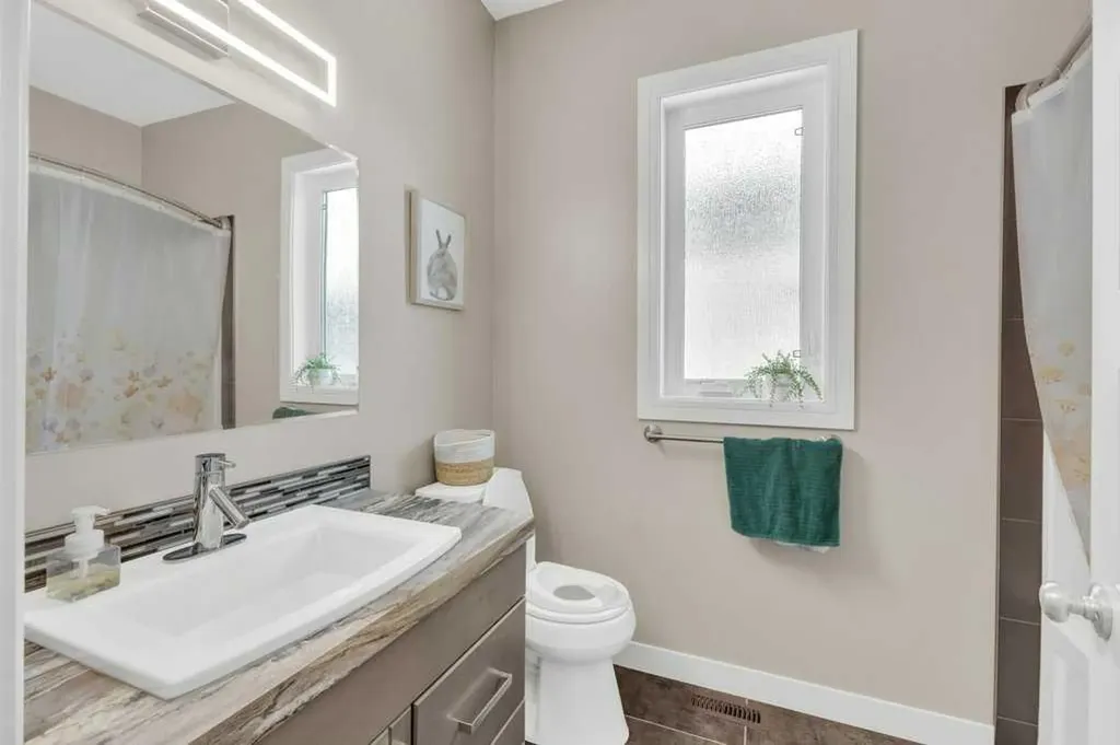 17 Mckelvey Close Blackfalds AB T4M 0B1