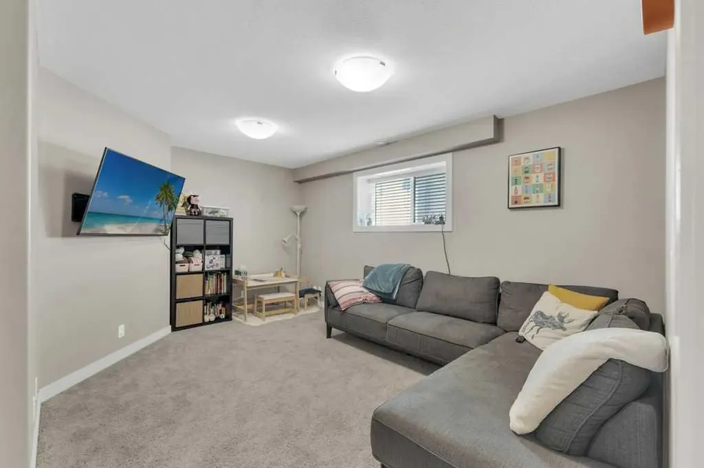 17 Mckelvey Close Blackfalds AB T4M 0B1