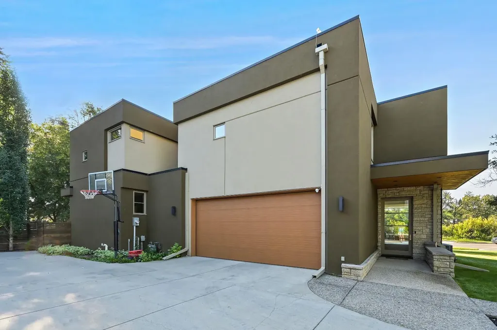3926 9 Street SW Calgary AB T2T 3E2