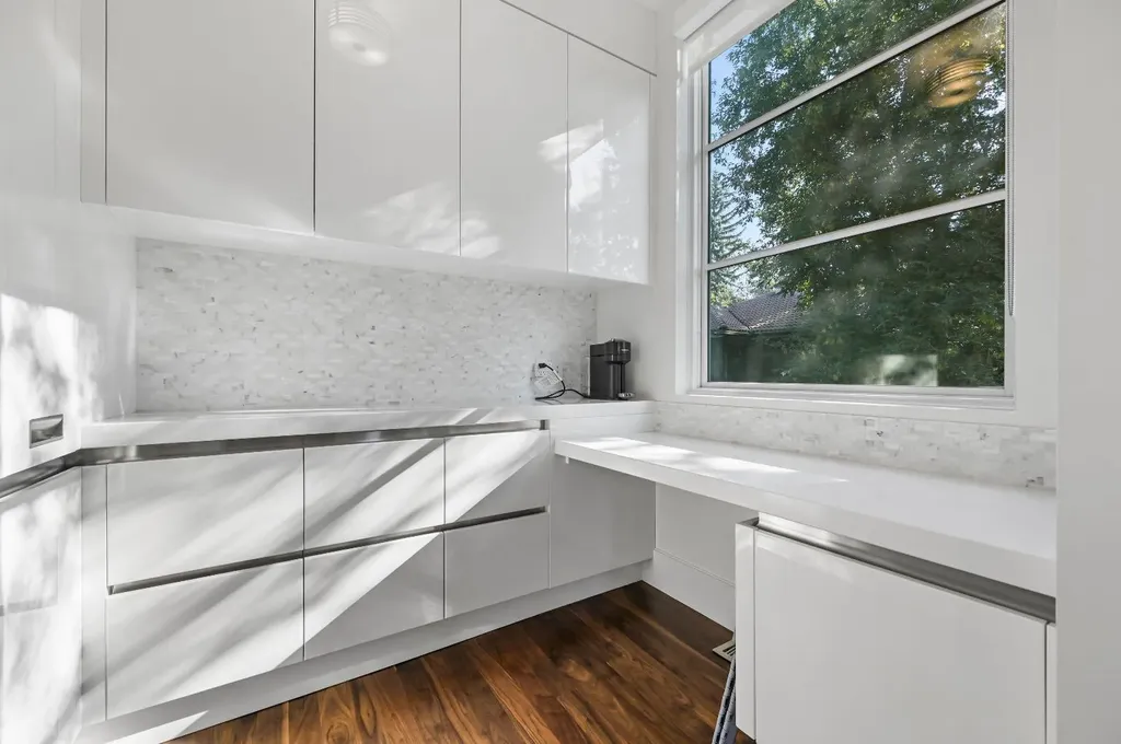 3926 9 Street SW Calgary AB T2T 3E2