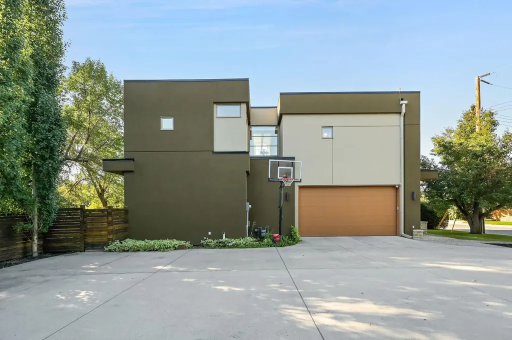 3926 9 Street SW Calgary AB T2T 3E2