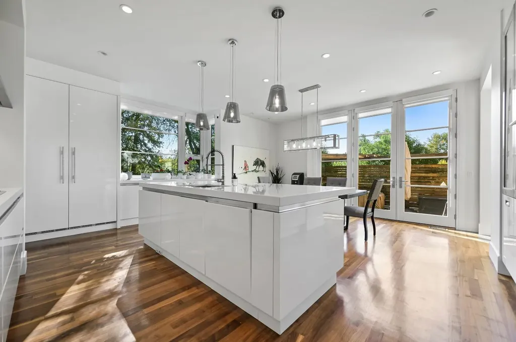 3926 9 Street SW Calgary AB T2T 3E2