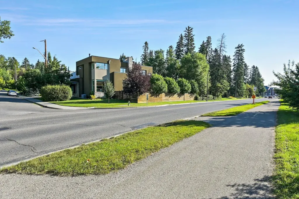 3926 9 Street SW Calgary AB T2T 3E2