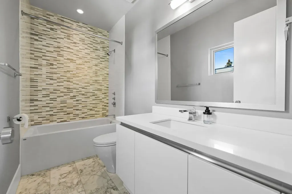 3926 9 Street SW Calgary AB T2T 3E2