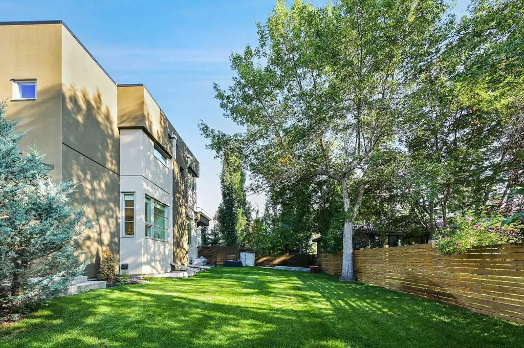 3926 9 Street SW Calgary AB T2T 3E2