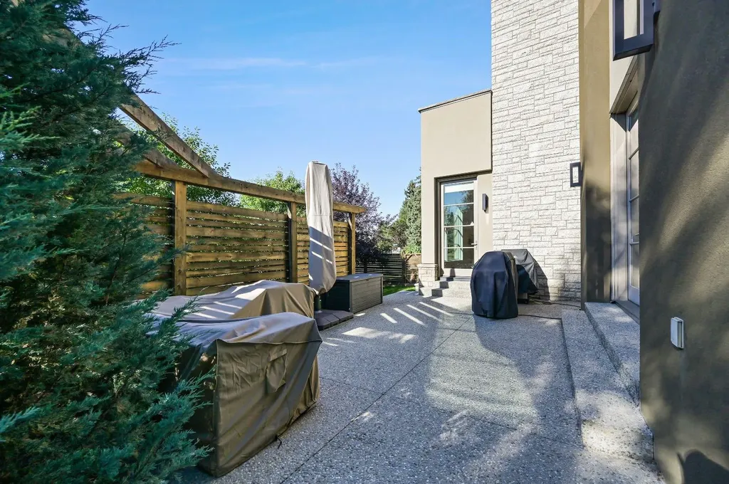 3926 9 Street SW Calgary AB T2T 3E2