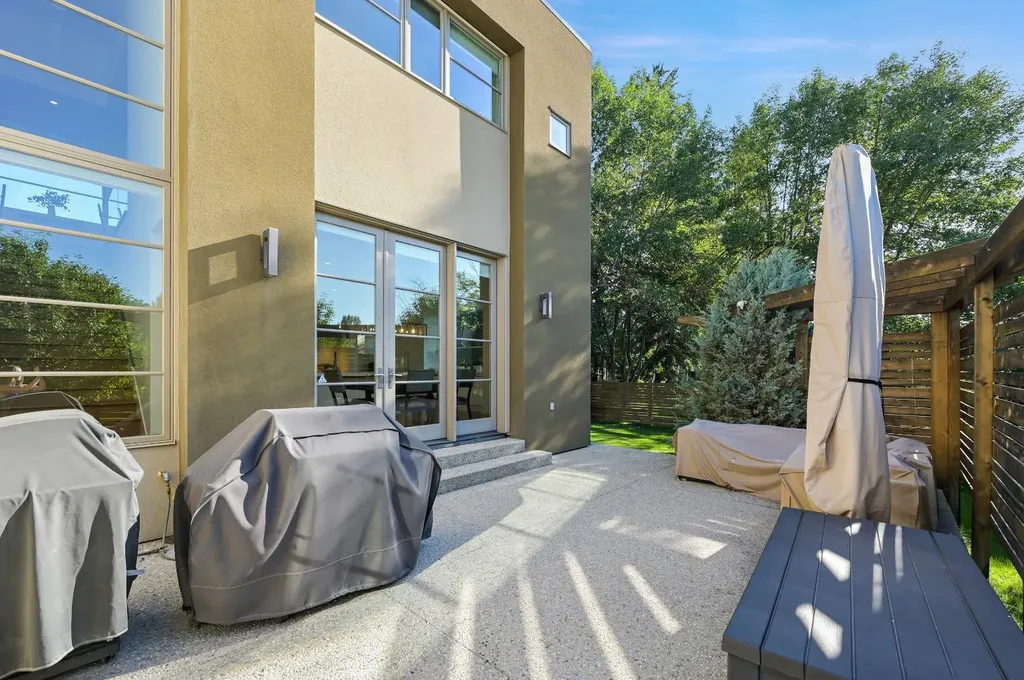 3926 9 Street SW Calgary AB T2T 3E2