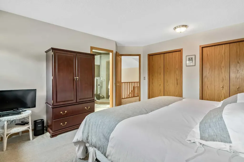 1483 Sunwood Road SE Calgary AB T2X2K5