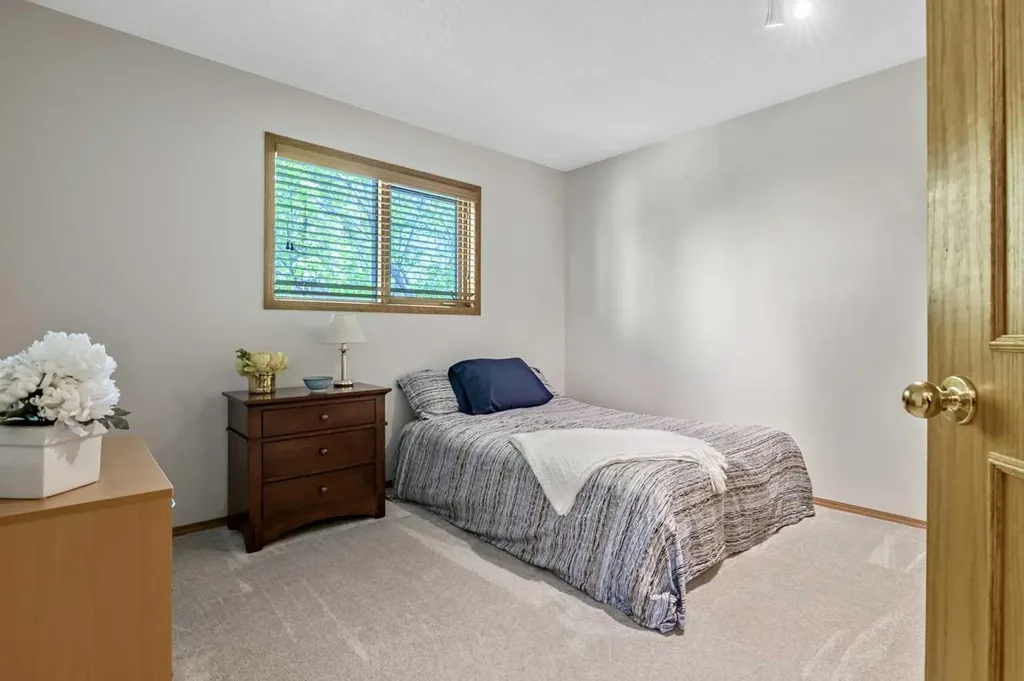 1483 Sunwood Road SE Calgary AB T2X2K5