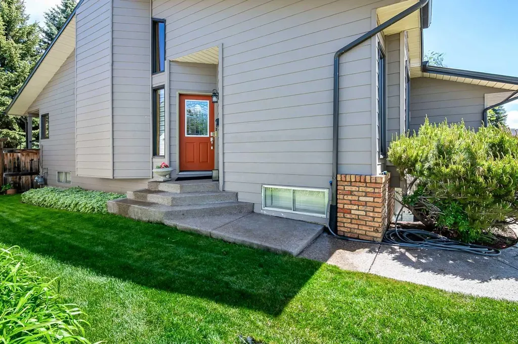 1483 Sunwood Road SE Calgary AB T2X2K5