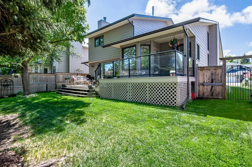 1483 Sunwood Road SE Calgary AB T2X2K5